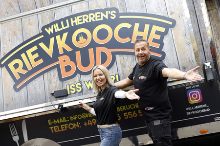 Eröffnung von 'Willi Herren’s Rievkooche Bud' in Köln