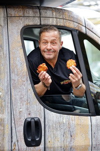 Eröffnung von 'Willi Herren’s Rievkooche Bud' in Köln