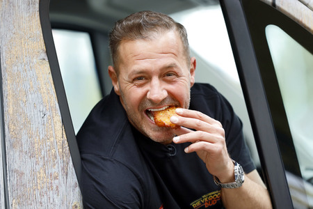 Eröffnung von 'Willi Herren’s Rievkooche Bud' in Köln