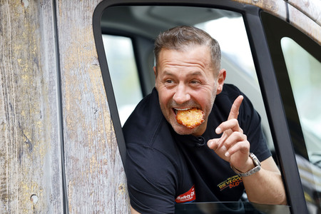 Eröffnung von 'Willi Herren’s Rievkooche Bud' in Köln