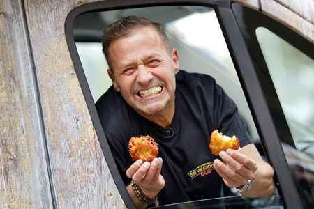 Eröffnung von 'Willi Herren’s Rievkooche Bud' in Köln