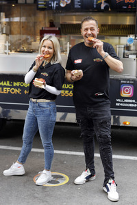 Eröffnung von 'Willi Herren’s Rievkooche Bud' in Köln