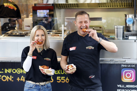 Eröffnung von 'Willi Herren’s Rievkooche Bud' in Köln