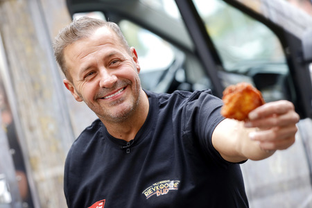 Eröffnung von 'Willi Herren’s Rievkooche Bud' in Köln