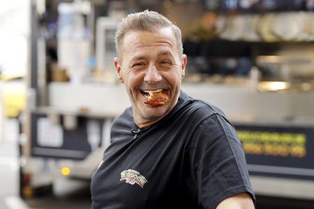 Eröffnung von 'Willi Herren’s Rievkooche Bud' in Köln