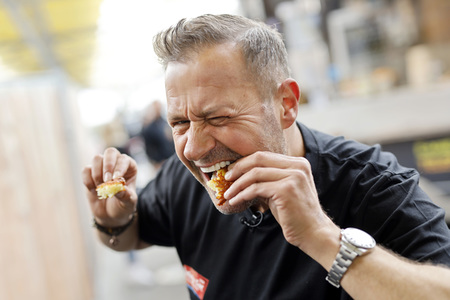 Eröffnung von 'Willi Herren’s Rievkooche Bud' in Köln