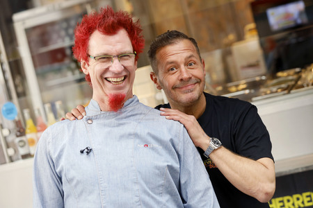 Eröffnung von 'Willi Herren’s Rievkooche Bud' in Köln