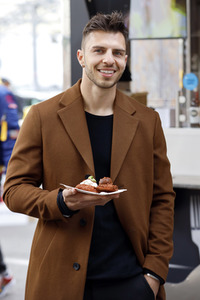 Eröffnung von 'Willi Herren’s Rievkooche Bud' in Köln