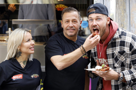 Eröffnung von 'Willi Herren’s Rievkooche Bud' in Köln