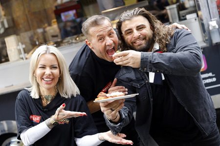 Eröffnung von 'Willi Herren’s Rievkooche Bud' in Köln