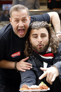 Eröffnung von 'Willi Herren’s Rievkooche Bud' in Köln