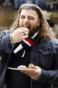 Eröffnung von 'Willi Herren’s Rievkooche Bud' in Köln