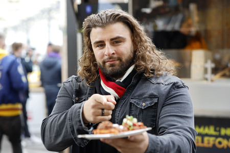 Eröffnung von 'Willi Herren’s Rievkooche Bud' in Köln