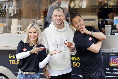 Eröffnung von 'Willi Herren’s Rievkooche Bud' in Köln