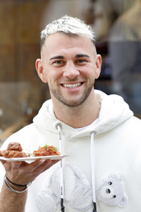 Eröffnung von 'Willi Herren’s Rievkooche Bud' in Köln