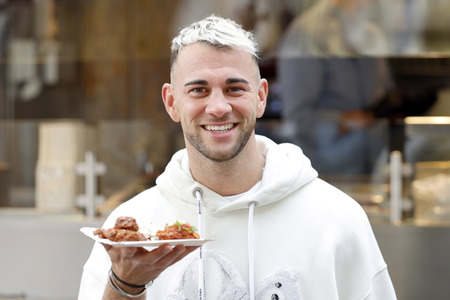 Eröffnung von 'Willi Herren’s Rievkooche Bud' in Köln