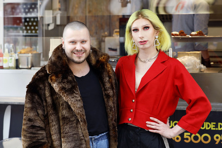 Eröffnung von 'Willi Herren’s Rievkooche Bud' in Köln