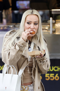 Eröffnung von 'Willi Herren’s Rievkooche Bud' in Köln