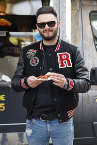 Eröffnung von 'Willi Herren’s Rievkooche Bud' in Köln