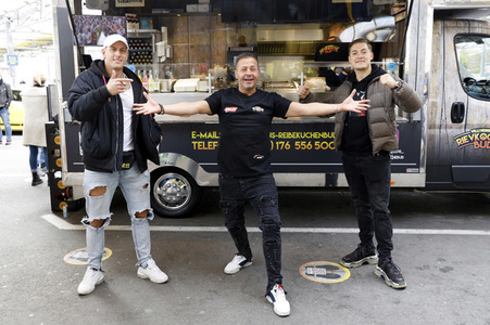 Eröffnung von 'Willi Herren’s Rievkooche Bud' in Köln