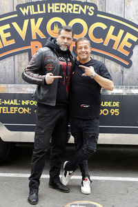 Eröffnung von 'Willi Herren’s Rievkooche Bud' in Köln