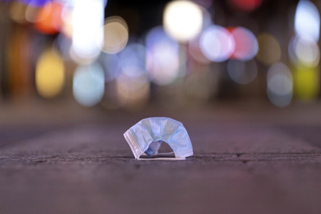 Symbolfoto Maskenmüll