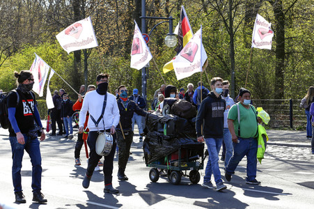 Demonstration gegen die bundesweite Verschärfung des Infektionsschutzgesetzes in Berlin