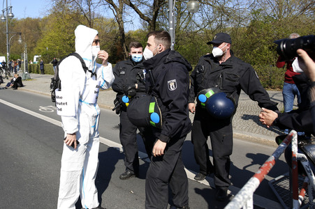 Demonstration gegen die bundesweite Verschärfung des Infektionsschutzgesetzes in Berlin
