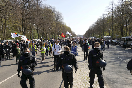 Demonstration gegen die bundesweite Verschärfung des Infektionsschutzgesetzes in Berlin
