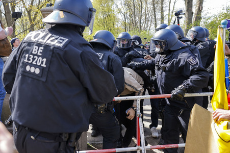 Demonstration gegen die bundesweite Verschärfung des Infektionsschutzgesetzes in Berlin