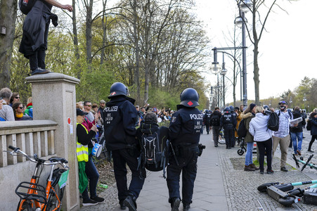 Demonstration gegen die bundesweite Verschärfung des Infektionsschutzgesetzes in Berlin