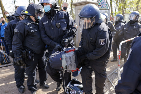 Demonstration gegen die bundesweite Verschärfung des Infektionsschutzgesetzes in Berlin