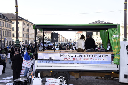 Demonstration gegen die bundesweite Verschärfung des Infektionsschutzgesetzes in München