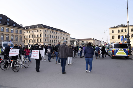 Demonstration gegen die bundesweite Verschärfung des Infektionsschutzgesetzes in München