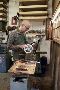 Traditionelle Handwerke - Der Instrumentenbauer