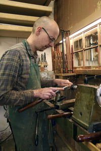 Traditionelle Handwerke - Der Instrumentenbauer