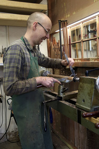 Traditionelle Handwerke - Der Instrumentenbauer