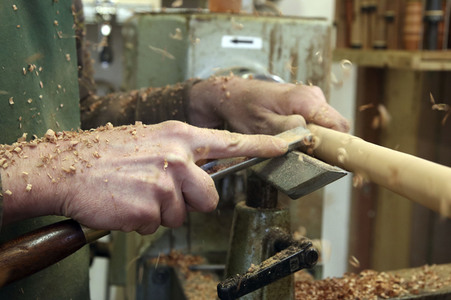 Traditionelle Handwerke - Der Instrumentenbauer