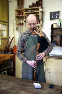 Traditionelle Handwerke - Der Instrumentenbauer