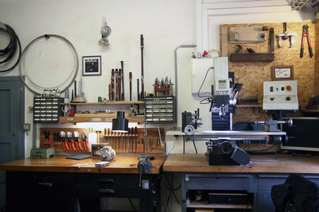 Traditionelle Handwerke - Der Instrumentenbauer