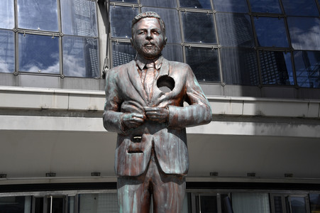 Klaas Heufer-Umlauf Statue in Berlin