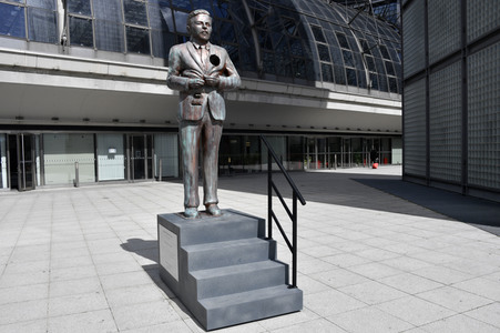 Klaas Heufer-Umlauf Statue in Berlin