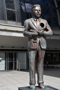 Klaas Heufer-Umlauf Statue in Berlin