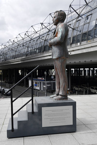 Klaas Heufer-Umlauf Statue in Berlin