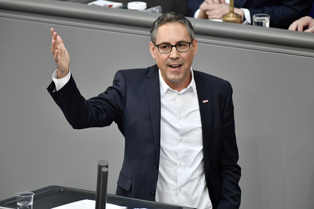 225. Sitzung des Deutschen Bundestages in Berlin