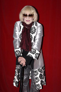 Livesream mit Ulrich Michael Heissig als Irmgard Knef in Haar