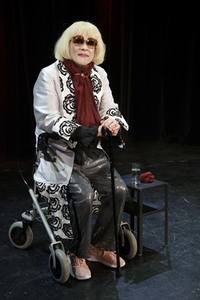 Livesream mit Ulrich Michael Heissig als Irmgard Knef in Haar