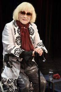 Livesream mit Ulrich Michael Heissig als Irmgard Knef in Haar