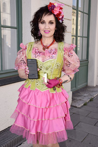 Friseurbesuch von Angelika Zwerenz in München