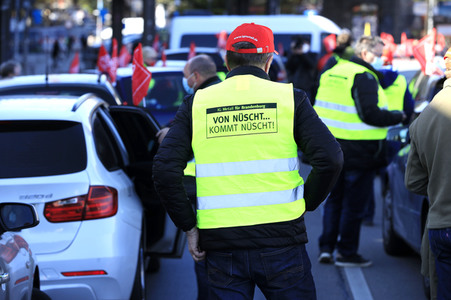 Aktion der IG-Metall 'Gleiche Arbeit - gleicher Lohn' in Berlin